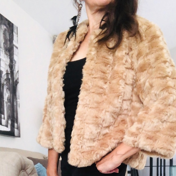Forever 21 Jackets & Blazers - Forever 21 Channeled Faux Fur Lined Cropped Coat